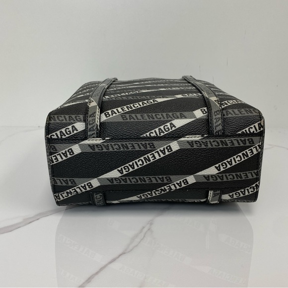 Balenciaga Coated Canvas Losange Monogram Tote - Picture 5 of 6